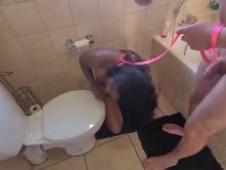 Człowiek toaleta hinduskie strumpet dostać pissed na i dostać jej głowa flushed followed przez ssanie członek