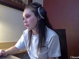 18 年 古い lenna ルクス 自慰行為 で headphones