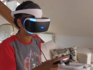 Isabel has a new oýun in her playstation vr but she needs&period;&period;