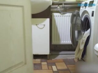 Γαμήσι αυτήν κώλος ενώ αυτή κολλήσει σε washing μηχανή - ερασιτεχνικό μωρό εκσπερμάτιση μέσα 4k