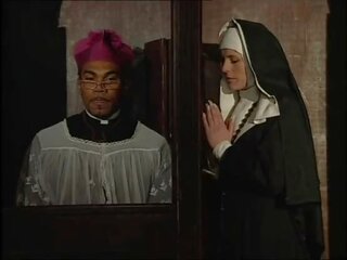 臟 尼姑 屁股 性交 由 一 黑色 priest 在 該 confessional