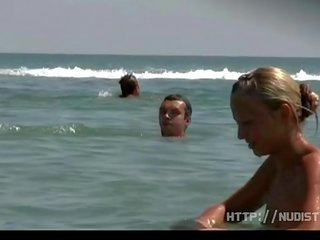 Шпигунство на голий підлітки на в оголена публічний пляж