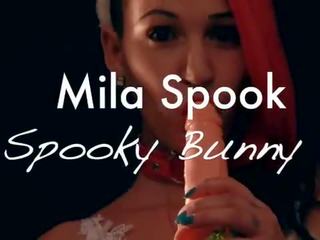 Mila spook é jovem inexperiente