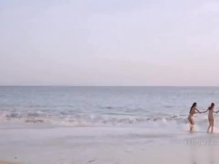 Φυσικός femme fatale πληροί sand και surf