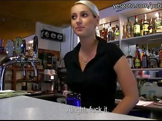 Hervorragend ausgezeichnet bartender gefickt für bargeld! - 